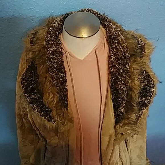 Furry jacket - Picture 3 of 5
